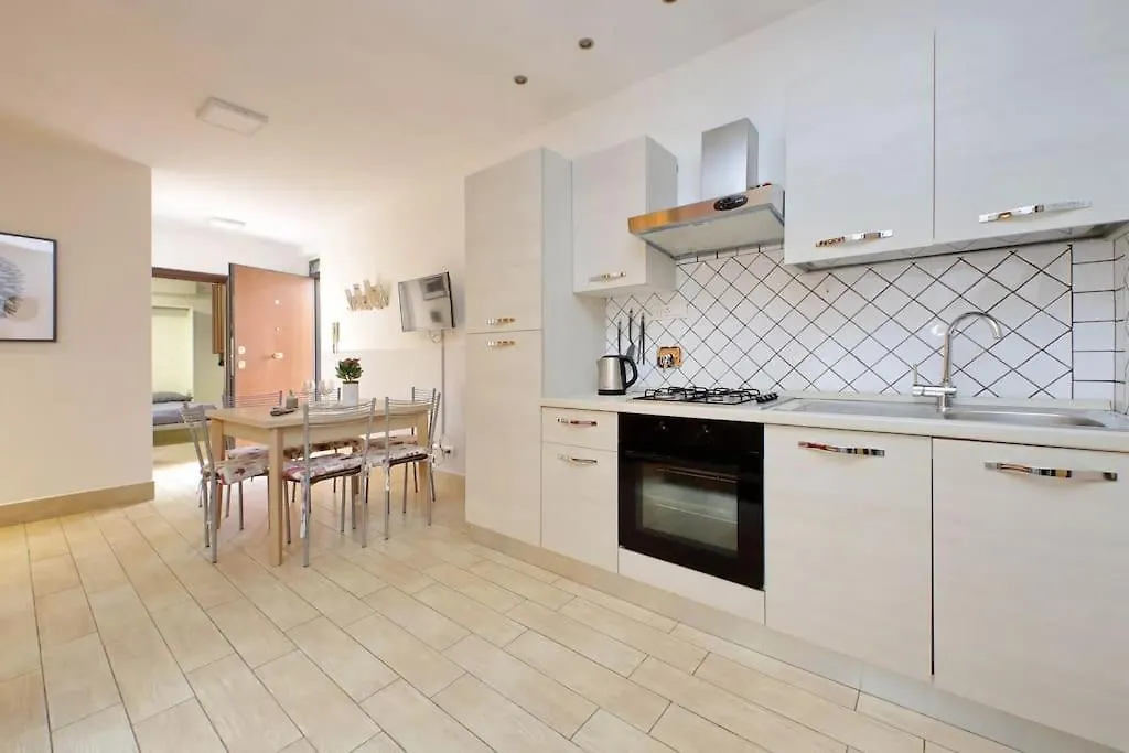 Spacious Vatican Flat With Courtyard-1