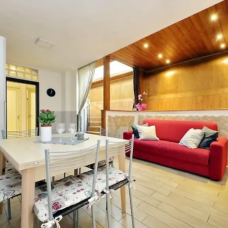 Spacious Vatican Flat With Courtyard-3