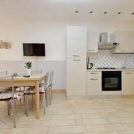 Spacious Vatican Flat With Courtyard-2